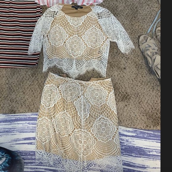 Lace Set - Picture 1 of 1